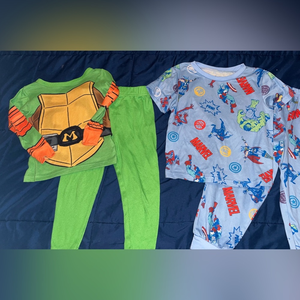 (2) pairs of Kids Superhero Pajama Sets size 4T